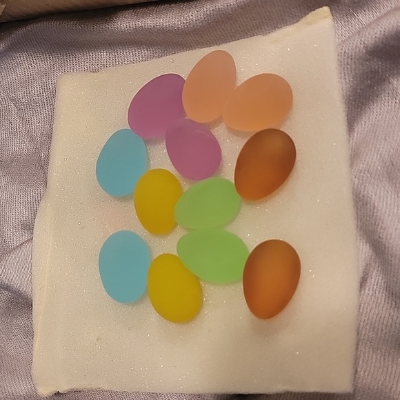 Lillian Vernon Decorative 12 piece Easter Eggs Scatters with Box - Picture 1 of 7